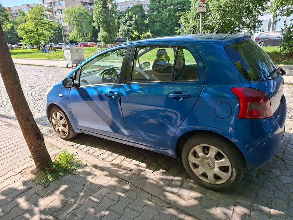 Продавам Toyota Yaris 1.3 i     автоматик 106 000 km
