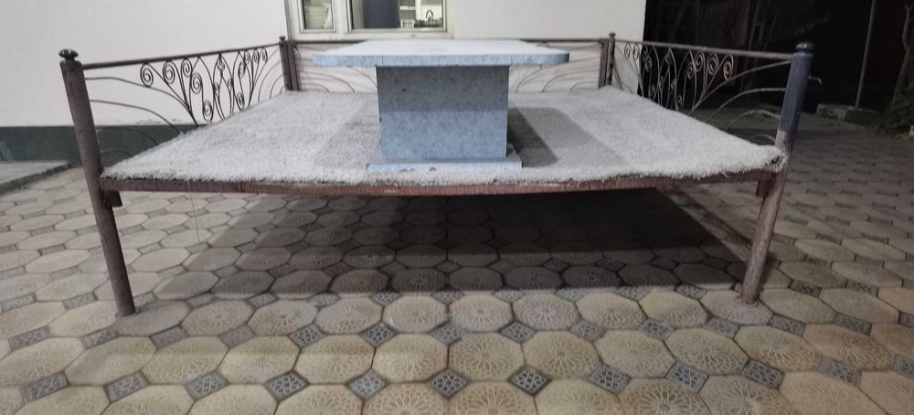 So`ri sotiladi gilam va hontahta bilan