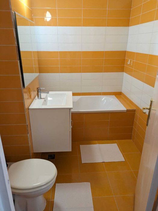 Inchiriez apartament 4 camere zona Nufarul