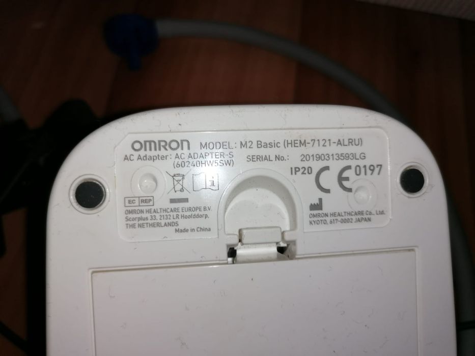 Продам тонометр Omron