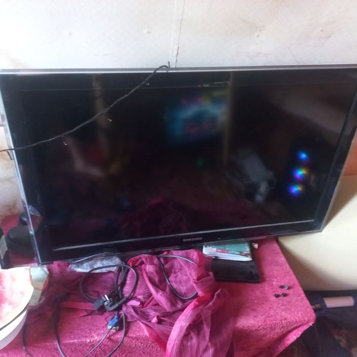 Продам комплект из телевизора и 2 системных блоков