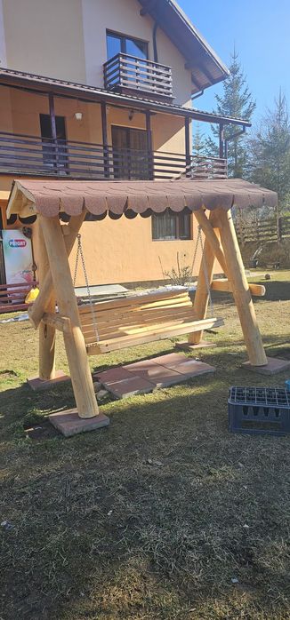 Mobilier rustic din lemn masiv