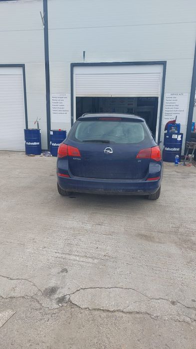 Dezmembrez astra j