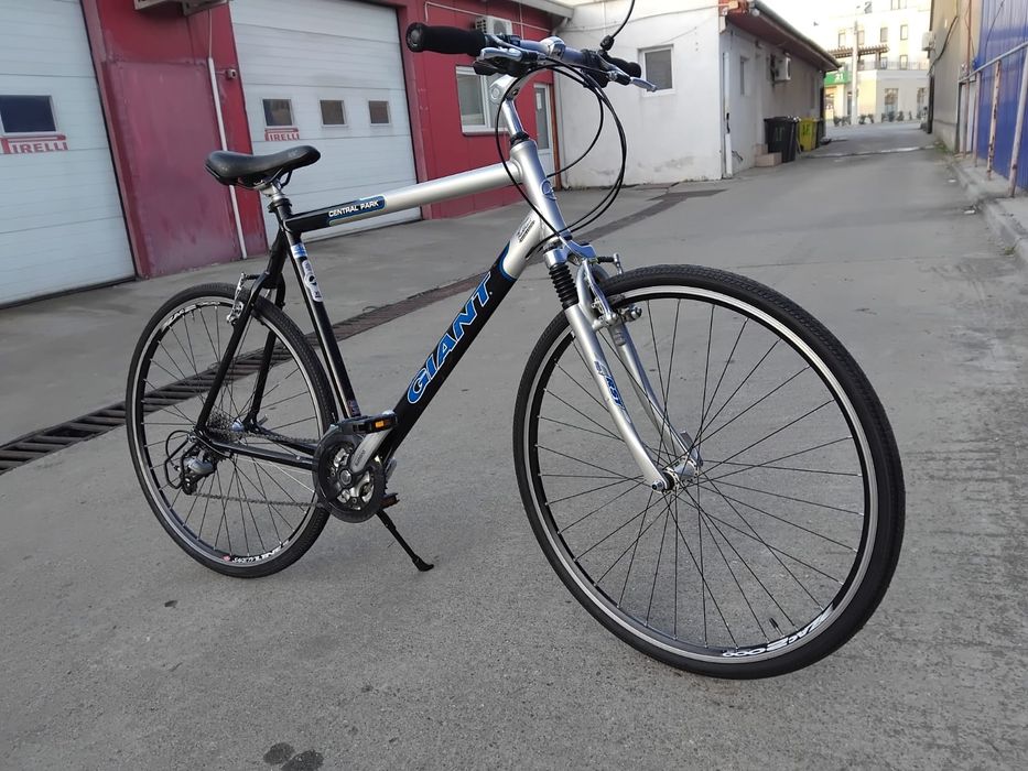 Vând bicicleta Giant din aluminiu pentru bărbați