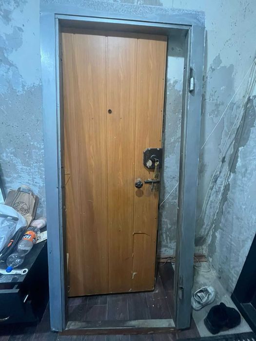 Продам дверь железную