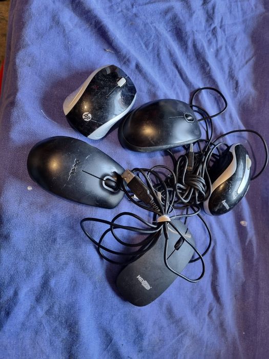 Mouse cu fir perfect funcțional