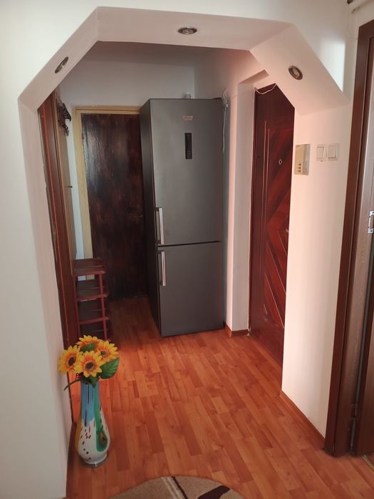 Inchiriez apartament 3 camere langa liceul Spiru Haret