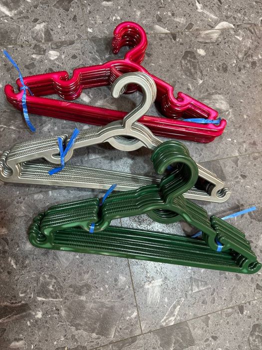 Veshilkalar OPTOM — kiyim, ro‘mol, garderob uchun