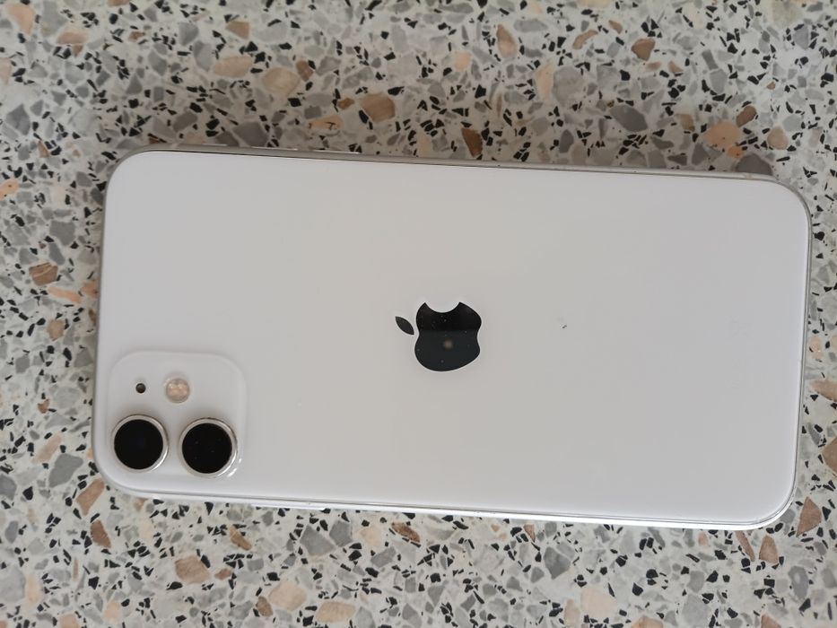 Iphone 11 в хорошем состояни