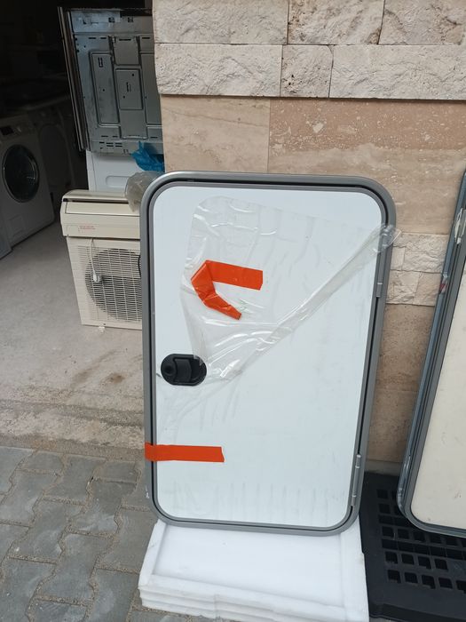 Врати(сервизни) ,комарници  и прозорци за Кемпери