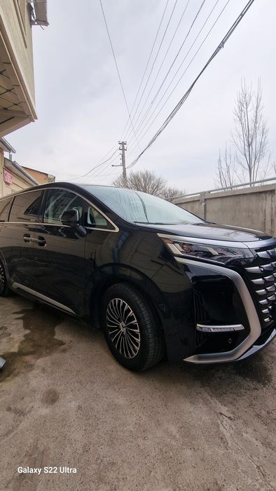 Denza D9 продам авто кроссовер 7 мест