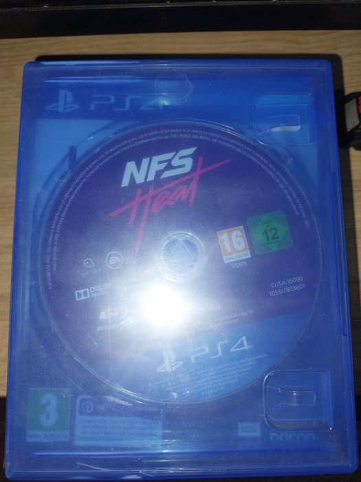 PS4 1TB+2 джойстика