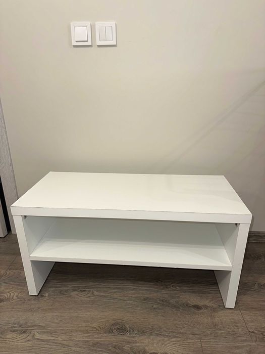 Бяла ТВ маса / ниска етажерка