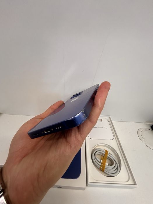 Продам айфон 13 память 128гб