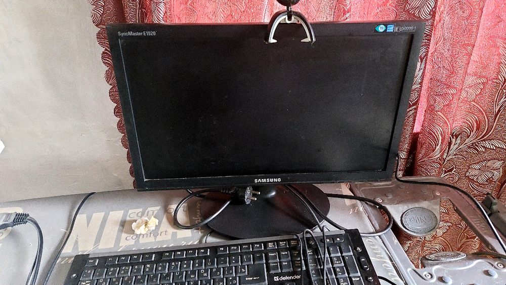 Продам б/у компьютер с деффектом. .