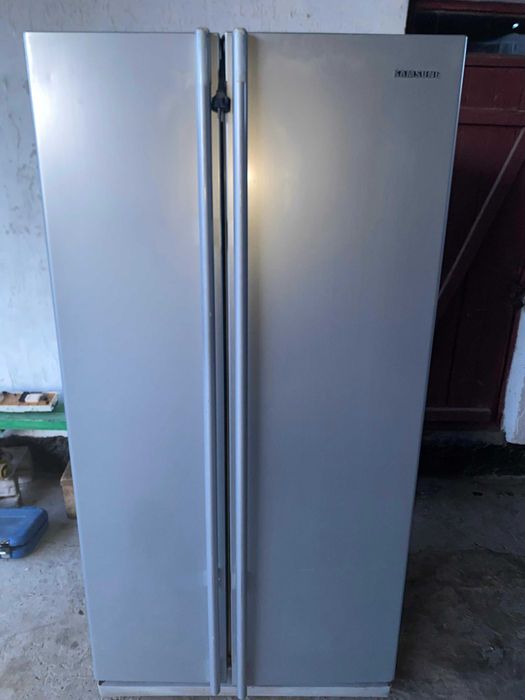 Холодильник Samsung.
