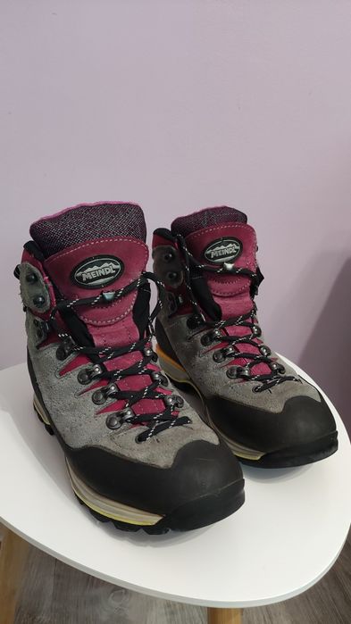 Туристически обувки MEINDL GORE-TEX. Размер 40 стелка 26см