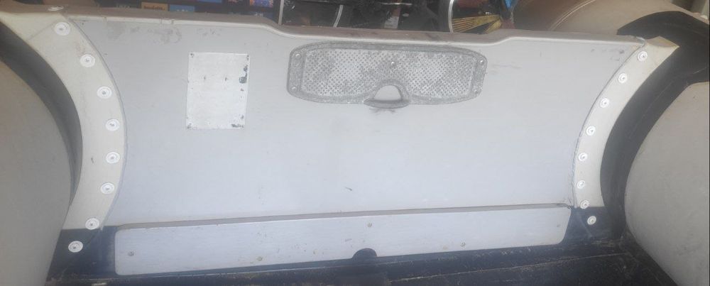 Надувная лодка с мотором