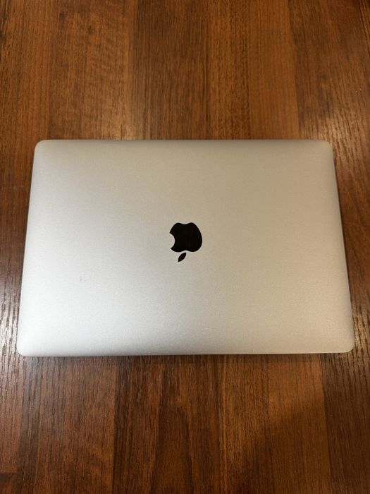 Macbook pro sotiladi