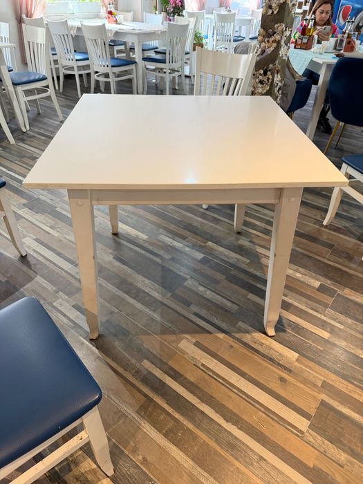 Трапезна маса във отлично състояние