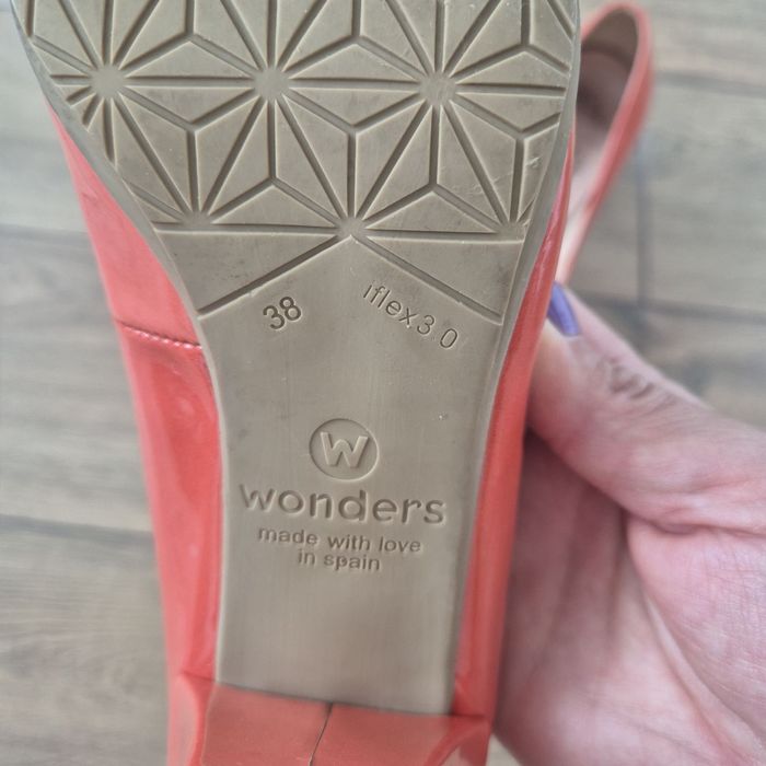 Дамски обувки естествен лак Wonders