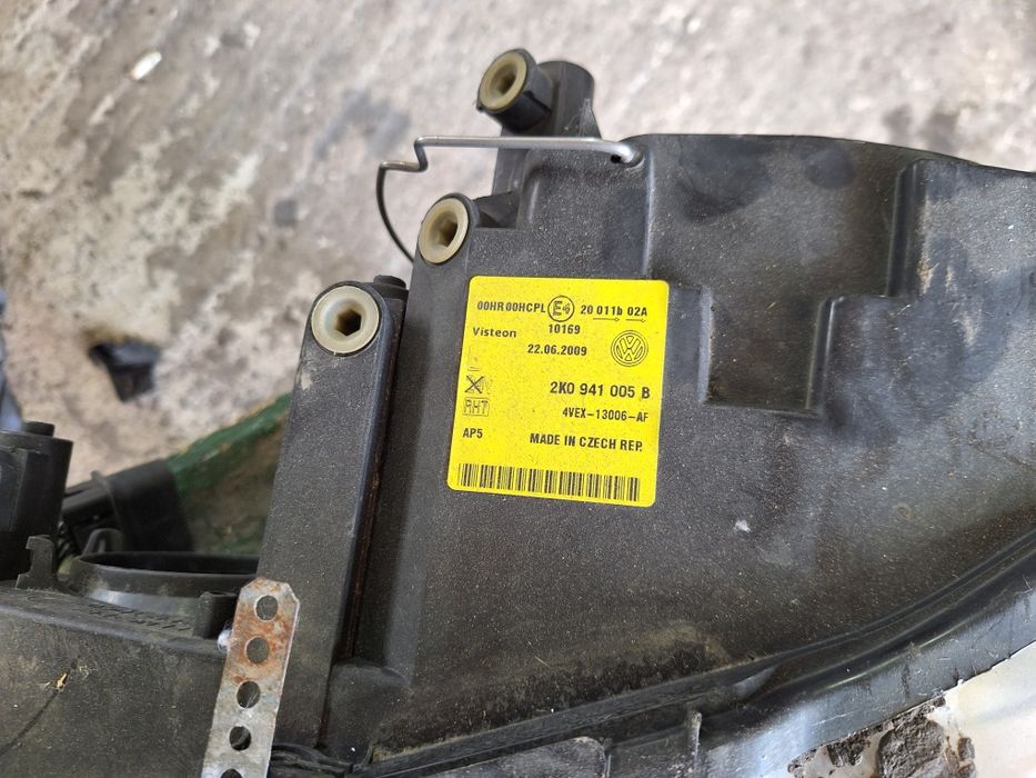 Ляв фар за VW Caddy 2009