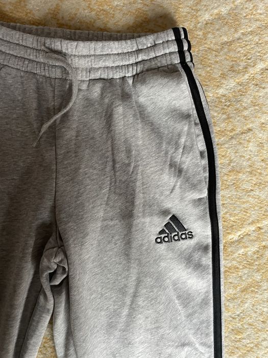Vand pantaloni trening Adidas