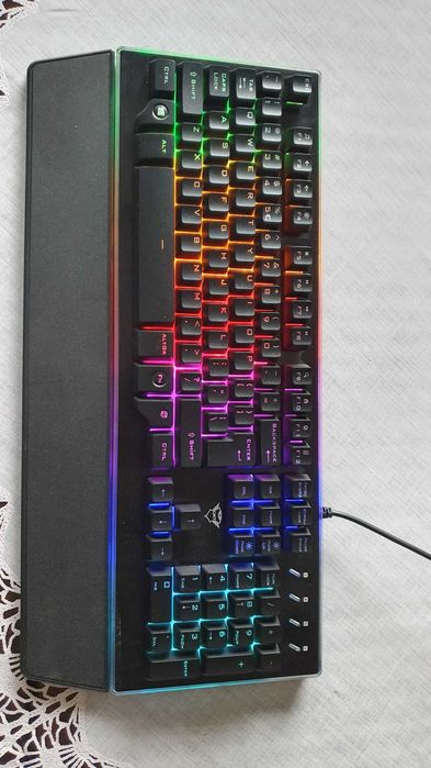 Tastatura RGB Gaming Thura semi-mecanic