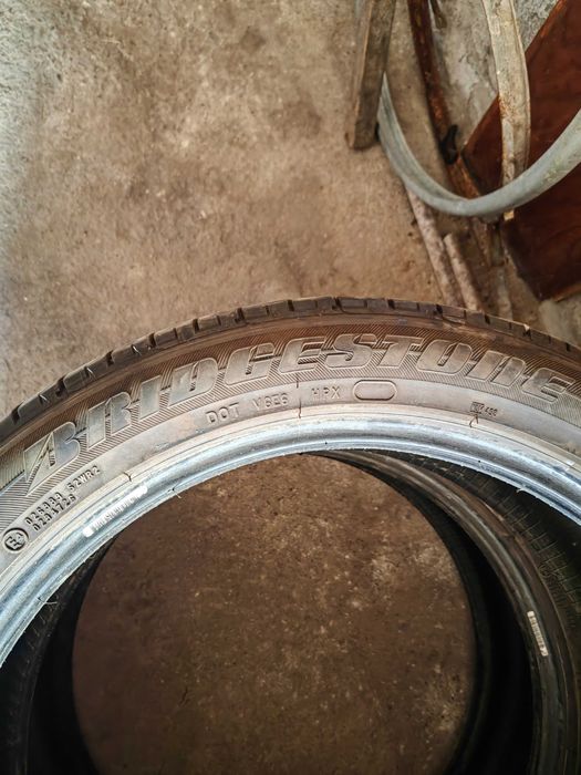 2 бр задни летни гуми Bridgestone 235/45/19