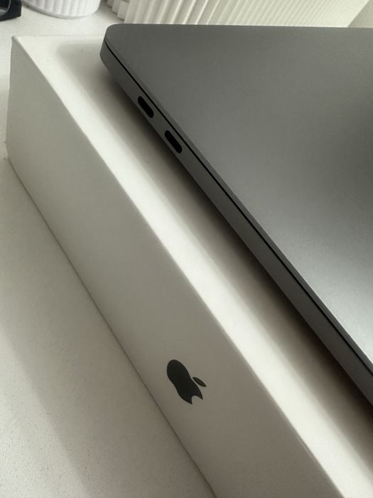 Apple MacBook 13 m2 pro 8/512 touch bar