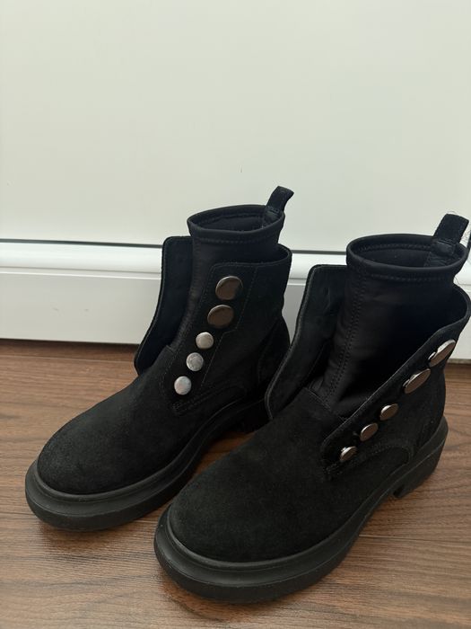 Ghete piele intoarsa