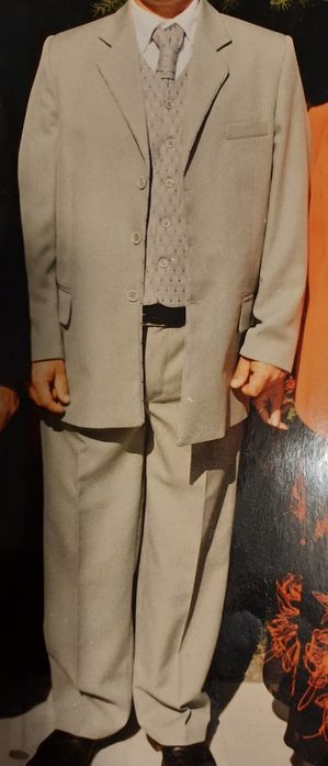 Costum barbatesc kaki deschis  marime 48