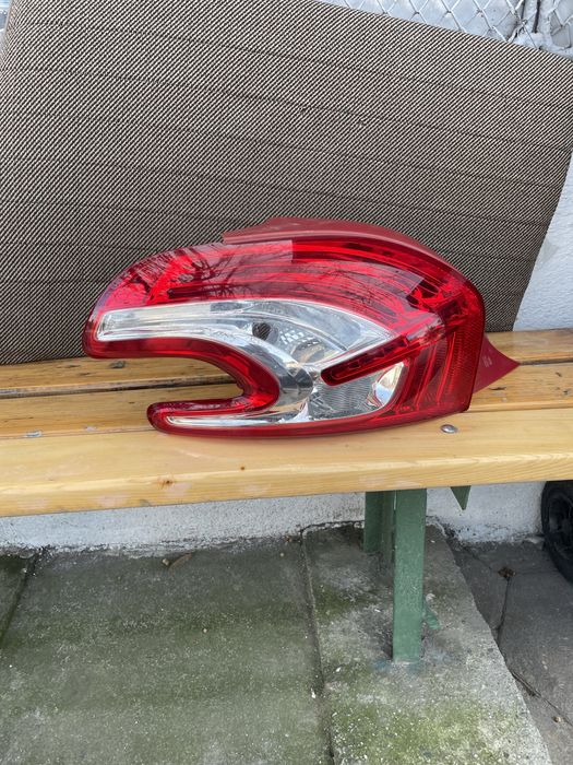 Оригинален ляв стоп за пежо 208 оборудван LED