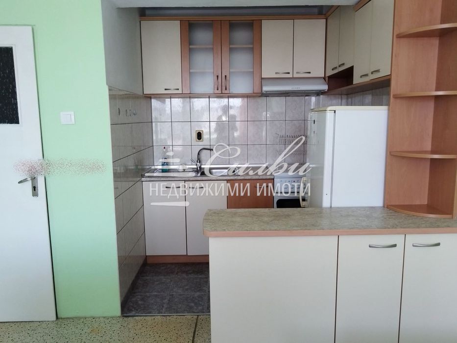 Дава се под наем Двустаен апартамент в Шумен, Тракия - 64 кв.м за 255 € - Снимка #1