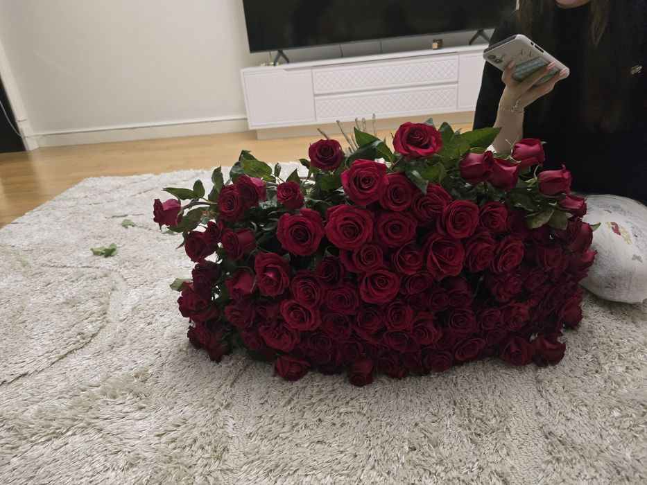 Розы продам срочно 101 роза алматы