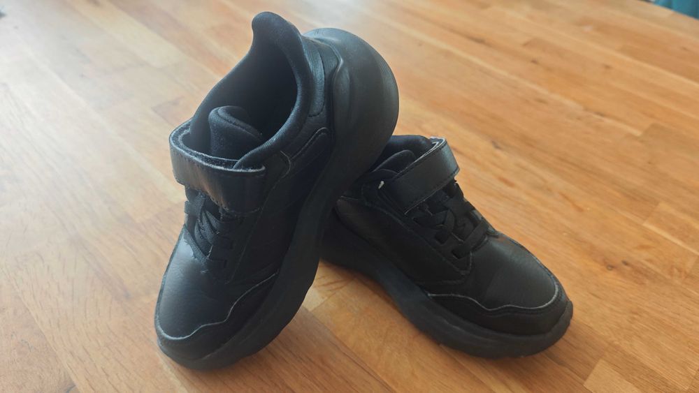 Маратонки Adidas 28