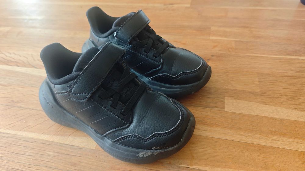 Маратонки Adidas 28