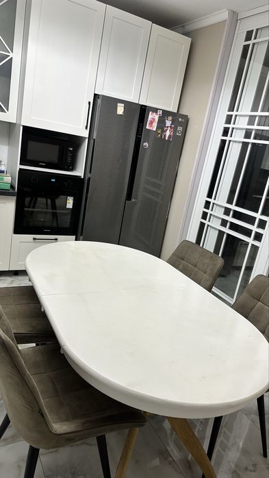 Срочно продаю кухонный стол, стулья