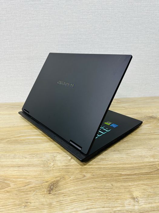 GIGABYTE Core i5-13Gen+RTX4050 Как новый Премиум игровой ноутбук