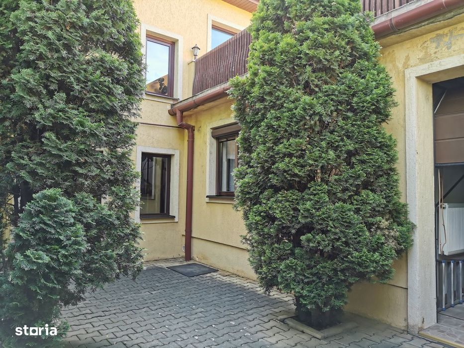 Casă de locuit cu 3 spații comerciale, zonă semicentrală