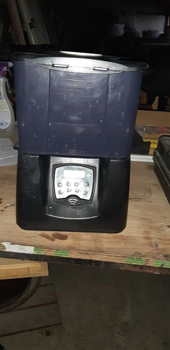 Distribuitoare automate hrana ciini sau pisici