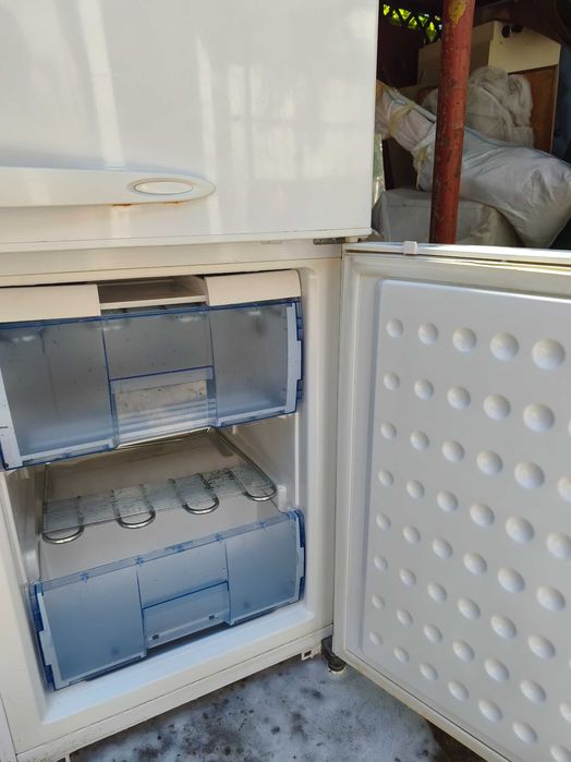 Frigider Beko cu congelator jos – stare bună, funcționează perfect