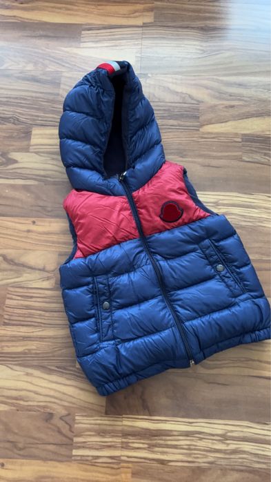 Елек Moncler с гъши пух