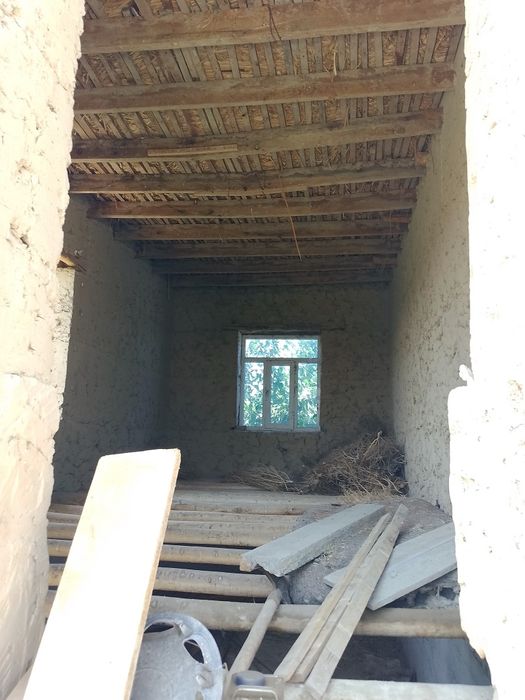 Уй сотилади 5 та хона ва иккита дахлиз тандирхона хаммом