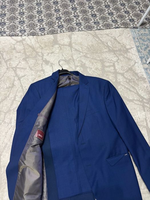 Отдам даром костюм