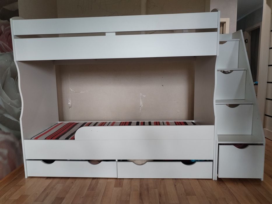 Продам двухъярусную кровать