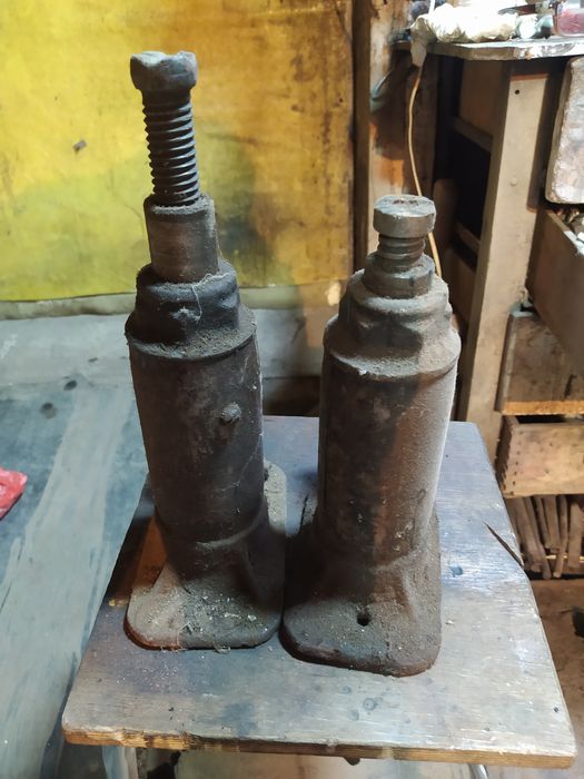 Продам домкраты.