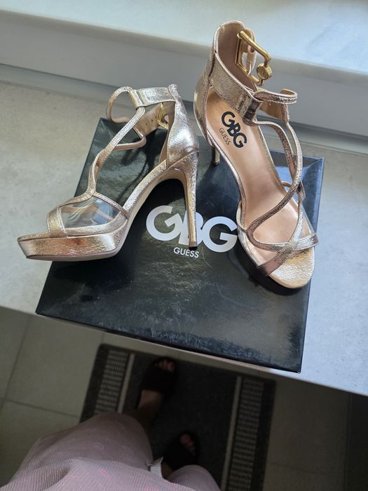 Sandale auriu roze Guess