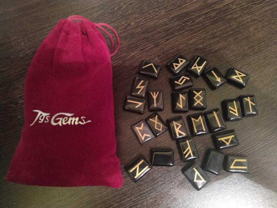 Руны Скандинавские из Черного Агата