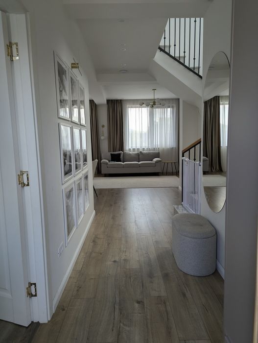 Vând casa premium  în cartier Arcasilor